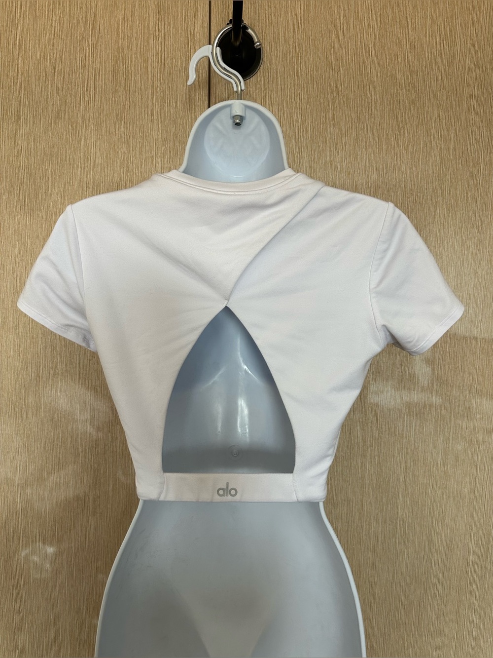 AUTHENTIC ALO YOGA White Open Back Cropped Top Short Sleeve Activewear Size S - Picture 10 of 10